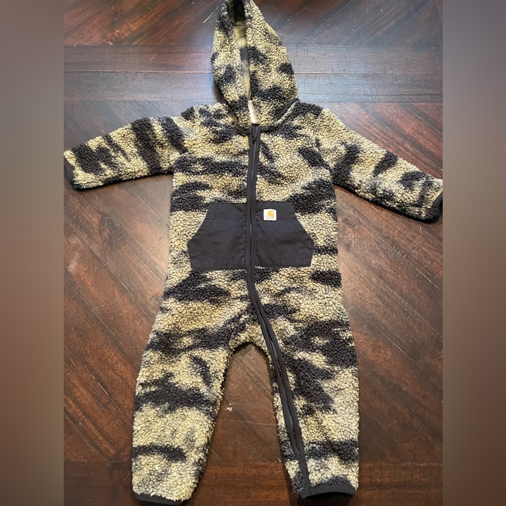 Carthart 12M camo zip up